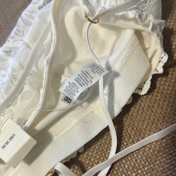 Aerie White Lace Bra with Floral Detailing - Picture 4 of 4